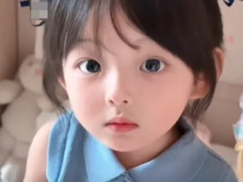 Bật cười với tiết lộ của bé gái 4 tuổi: "Bố luôn bắt nạt mẹ vào ban đêm"
