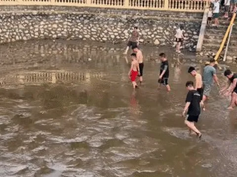 Vợ chồng Hà Nội tát cạn giếng làng tìm dây chuyền vàng: Món quà gắn bó 10 năm