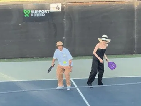 Diễn viên Angelina Jolie gây tranh cãi khi cùng con nuôi người Việt chơi pickleball