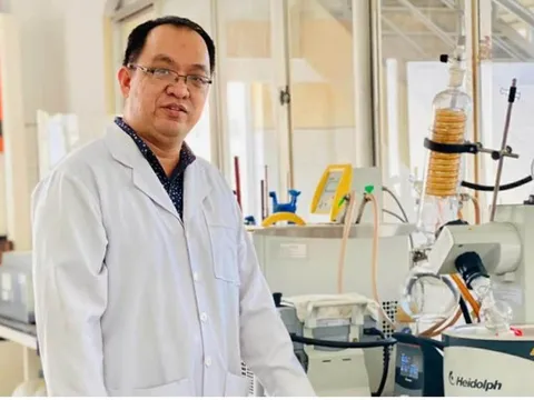 Từ giáo sư Dược học Việt Nam đến biên tập viên xuất sắc của nhà xuất bản nổi tiếng toàn cầu
