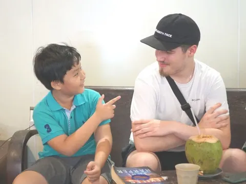 Hai anh em 9 tuổi gây sốt vì nói thành thạo 3 ngoại ngữ