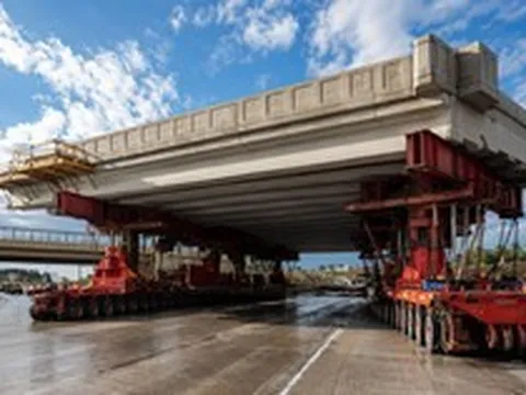 Phát hiện những "cỗ xe khổng lồ" âm thầm dịch chuyển các khối bê tông vào đúng vị trí, sau 12 tiếng một công trình giao thông huyết mạch được hình thành