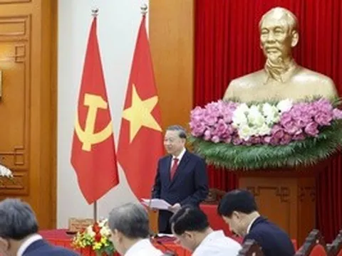 Lý luận phải soi đường, dẫn dắt thực tiễn phát triển
