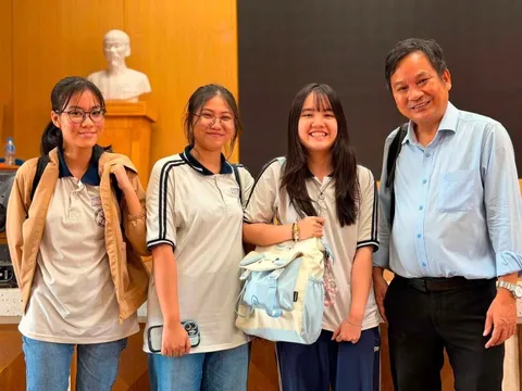 Lộ diện thủ khoa đạt hai điểm 10 của trường Phổ thông Năng khiếu