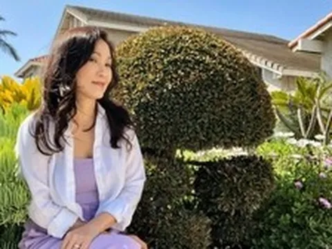 Nữ nghệ sĩ Việt ly hôn chồng sau 24 năm chung sống: U70 vẫn giữ được nhan sắc trẻ đẹp, sống chill trong biệt thự trắng ngập tràn cây hoa