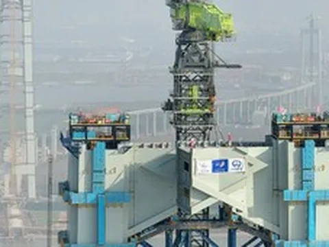 Phát hiện 97 cọc móng khổng lồ được Trung Quốc cắm sâu hơn 100m dưới lòng sông, thứ chúng nâng đỡ phía trên là một phần của siêu công trình sẽ lập 6 kỷ lục thế giới