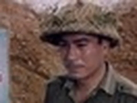 Từng đóng cặp hàng trăm mỹ nhân, tài tử nổi tiếng chọn cưới mối tình đầu