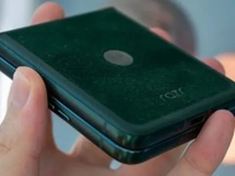 “Điện thoại nắp gập” kinh điển được Motorola mang trở lại Việt Nam, rất đáng sở hữu lúc này