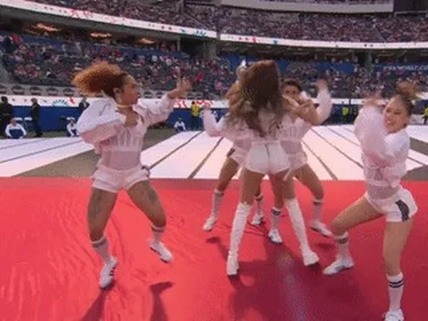 Lisa BLACKPINK làm nên lịch sử tại World Cup với màn biểu diễn cực nóng bỏng