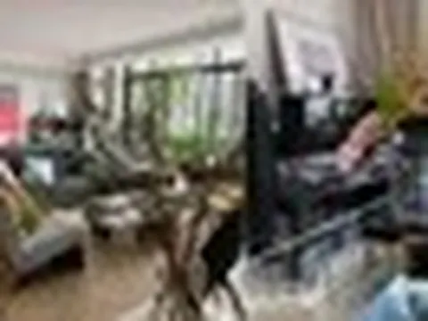 Nam nghệ sĩ Việt cưới vợ hơn 2 tuổi: Sống trong căn hộ view nhìn thẳng Hồ Tây, mới tậu thêm 2 BĐS hạng sang