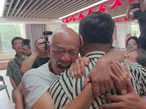 Em trai nhờ trông con, chị gái day dứt khi cháu bị bắt cóc, phép màu sau 39 năm