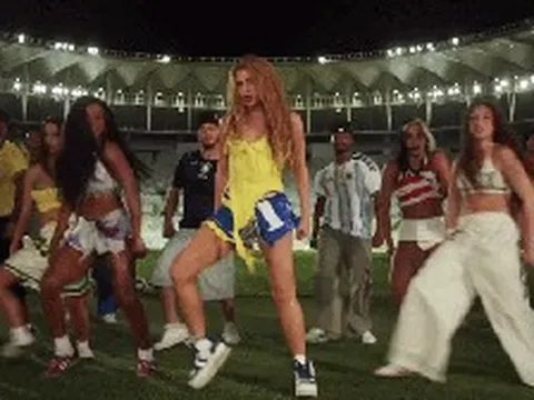 "Nữ hoàng World Cup" Shakira đích thị là "ma cà rồng", cứ nhìn sang tình cũ bội bạc là thấy!