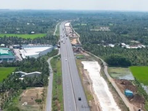 Đẩy nhanh tiến độ mở rộng tuyến cao tốc huyết mạch
