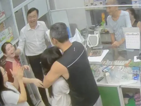 Video khoảnh khắc cả nhà vỡ òa khi con gái đỗ lớp 10 trường mơ ước