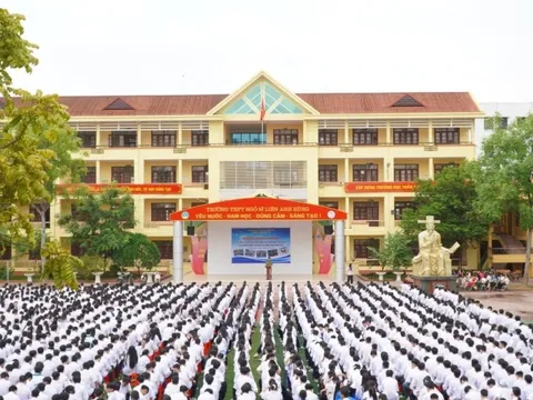 Lấy điểm chuẩn 9/30, trường top lý giải