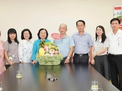 Nguyên Phó Chủ tịch nước Trương Mỹ Hoa thăm Báo Người Lao Động nhân Ngày 21-6