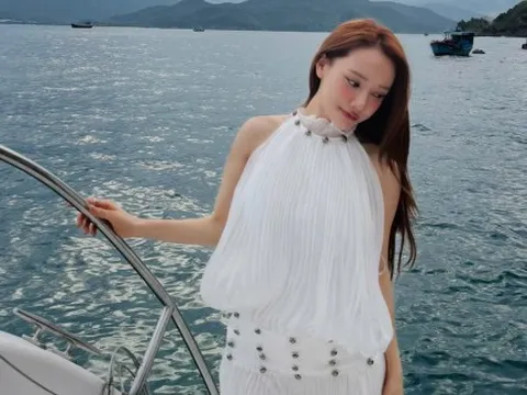 Mẹ 3 con Nhã Phương gây sốt với nhan sắc ngày càng quyến rũ