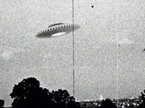 Xôn xao hồ sơ mật UFO của Mỹ: Những vụ chạm trán "nổi da gà"