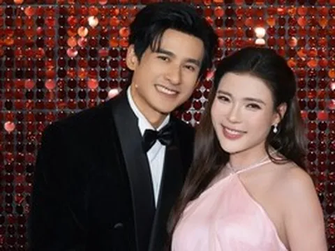 "Bà bầu" Thúy Diễm rạng rỡ trong ngày vui của Lương Thế Thành