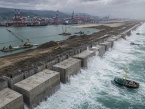 Phát hiện 117 khối bê tông nặng tới 8.600 tấn đang được đánh chìm xuống đáy biển, một 'vùng đất' rộng 167 ha dần được tạo ra