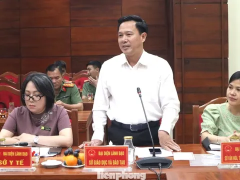 Vì sao trường tư cấm học sinh mang điện thoại vào lớp?