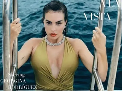 Siêu mẫu 32 tuổi - hôn thê của cầu thủ Ronaldo sexy khoe đường cong nghẹt thở