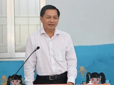 Bí thư Tỉnh uỷ Vĩnh Long đối thoại với người dân về việc cấp phép khai thác 2 mỏ cát