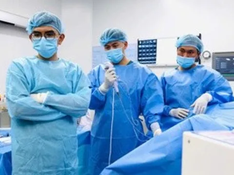 Tán sỏi thận bằng ống soi mềm giúp cụ bà 72 tuổi hồi phục thần kỳ