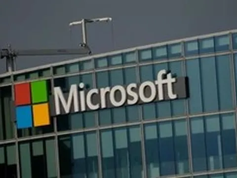 Microsoft tìm lối đi riêng trong cuộc đua AI