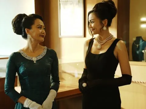 Hồng Ánh mặc 15 bộ áo dài, khán giả khen vóc dáng quá chuẩn