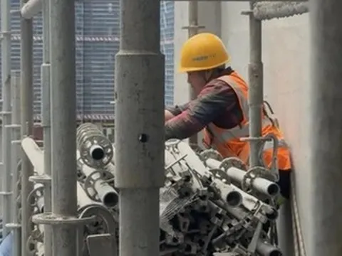 Người mẹ gánh thép nuôi con top 5 khối Lịch sử: 'Con không hận mẹ là được rồi'