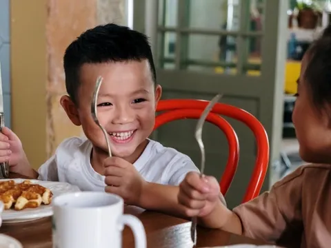 Sai lầm nếu cho con tiếp xúc với vật dụng này trước năm 2 tuổi