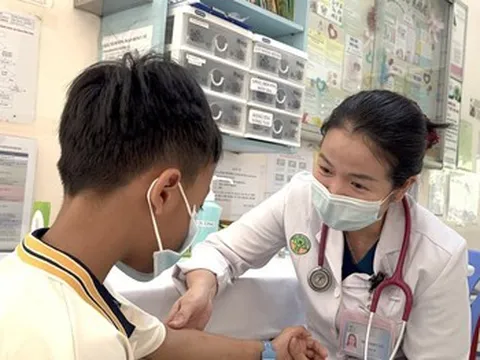 Sai lầm của cha mẹ làm trẻ viêm thanh quản mùa hè