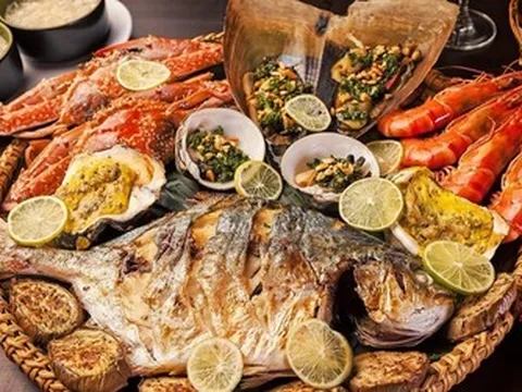 Nữ sinh 15 tuổi nguy kịch sau bữa ăn hải sản, bác sĩ cảnh báo dấu hiệu cần biết