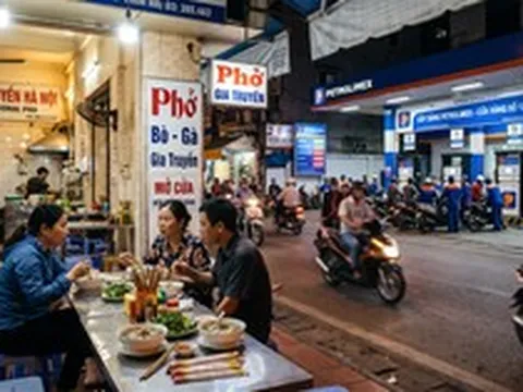 Hàng hóa, dịch vụ tăng chót vót theo xăng dầu; xăng dầu giảm, chây ì quyết giữ nguyên giá cao