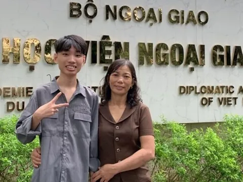 Chàng sinh viên Học viện Ngoại giao giành ngôi thủ khoa C00 toàn quốc