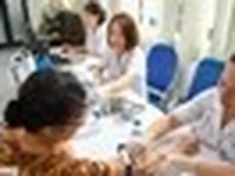 Người dân được chụp X-quang, khám chuyên khoa miễn phí ngay tại y tế cơ sở