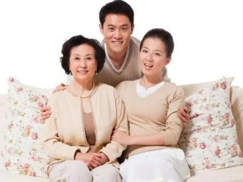Cha mẹ thông minh luôn dạy con gái: Dù chồng giàu yêu chiều tới đâu, con tự chủ trong 4 việc này, cuộc sống mới sướng