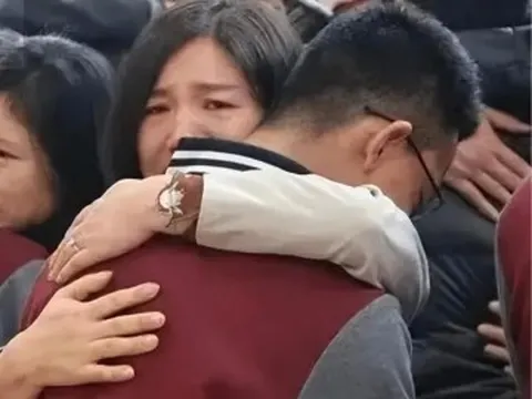 Đang gánh khoản nợ 7 tỷ vẫn quyết nhận nuôi cậu bé mồ côi, 15 năm sau người phụ nữ nhận được số tiền không tưởng