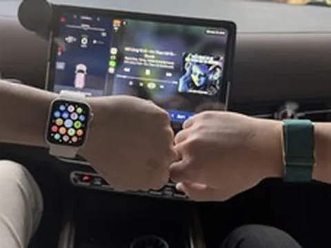WHOOP không có màn hình vẫn khiến Apple Watch phải dè chừng: Hai triết lý kinh doanh đối lập đang định hình tương lai thiết bị đeo