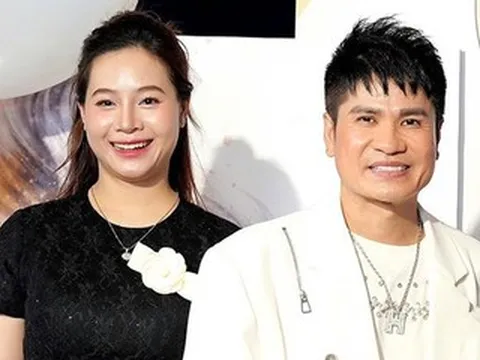 Ca sĩ Lương Gia Huy U50 viên mãn hôn nhân, yêu chiều vợ trẻ kém 18 tuổi