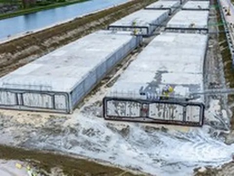 Đánh chìm 8 khối bê tông khổng lồ nặng 60.000 tấn xuống nước, công nghệ cao vào cuộc, công trình 17.400 tỷ đồng lộ diện