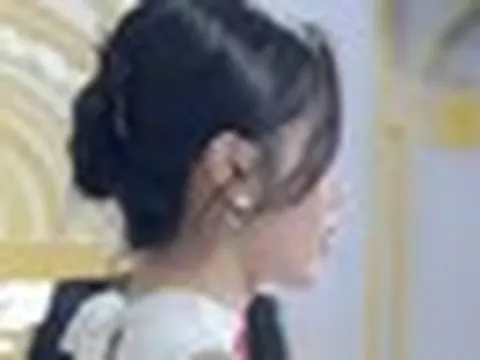"Lý Lệ Hà thế hệ mới" đẹp ngang ngửa ca sĩ giàu nhất thế giới