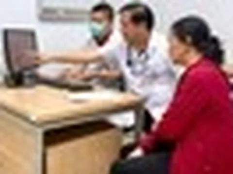 Giám đốc BV Bạch Mai trực tiếp khám miễn phí 5.000 người có công ở Ninh Bình