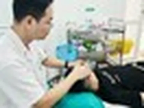 Bệnh viện Bạch Mai liên tiếp tiếp nhận trẻ bị liệt mặt: Cảnh báo dấu hiệu cha mẹ tuyệt đối không được chủ quan