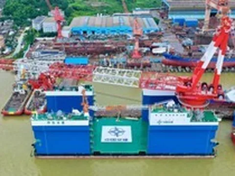 Tạo ra con tàu chứa khối sắt cao bằng tòa nhà 50 tầng, Trung Quốc khiến thế giới phải "phục sát đất"