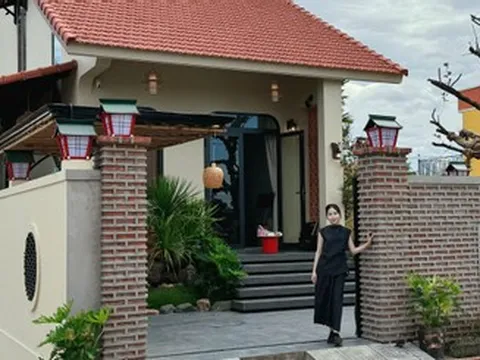 Chỉ xây nửa phần đất, vợ chồng Quảng Trị làm nhà mái ngói 'vừa lạ vừa quen'