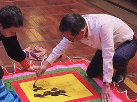 NSND Trung Hiếu khoe tài lẻ, MC Mai Ngọc yên bình trong biệt thự nhà chồng ở Bắc Ninh
