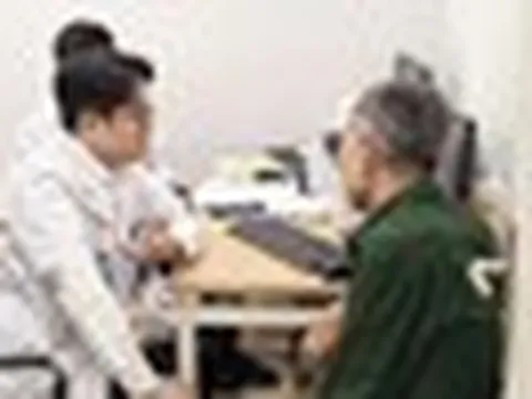 Hơn 300 bệnh nhân đến BV Việt Đức cơ sở Ninh Bình khám trong ngày đầu mở cửa
