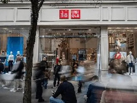 Đặt cược vào áo phông, áo khoác và đồ lót cơ bản: Canh bạc tối giản liệu có đủ giúp Uniqlo đấu lại Zara, H&M, Shein trên toàn cầu?